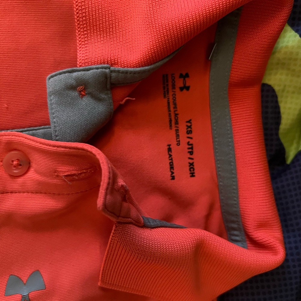 Boys Under Armour YXS polo shirt - Picture 2 of 3
